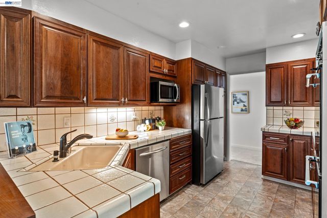 4473 Hillsborough Dr, Castro Valley, CA 94546