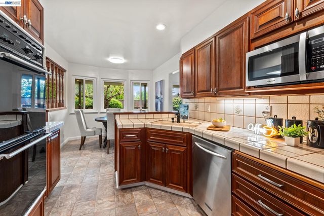 4473 Hillsborough Dr, Castro Valley, CA 94546