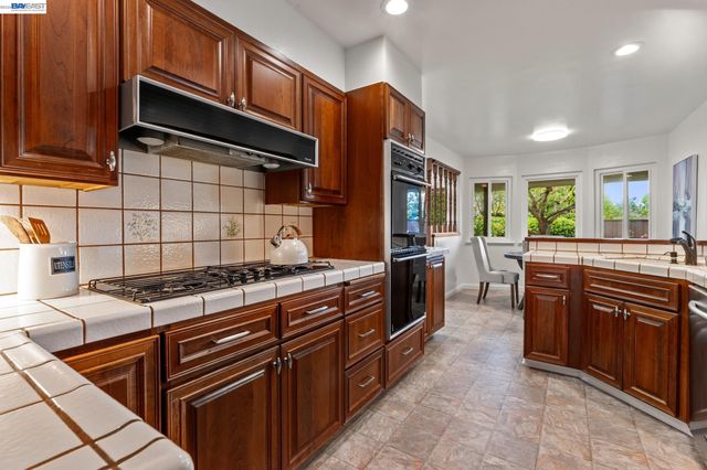 4473 Hillsborough Dr, Castro Valley, CA 94546