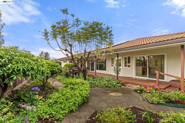 4473 Hillsborough Dr, Castro Valley, CA 94546