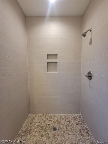 863 Oakwood Circle 23, Fenton, MI 48430