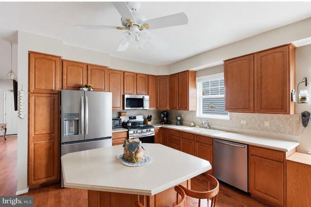 24 LOWELL DR, Marlton, NJ 08053