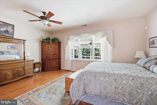 24 LOWELL DR, Marlton, NJ 08053