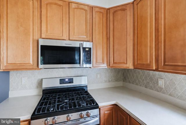24 LOWELL DR, Marlton, NJ 08053