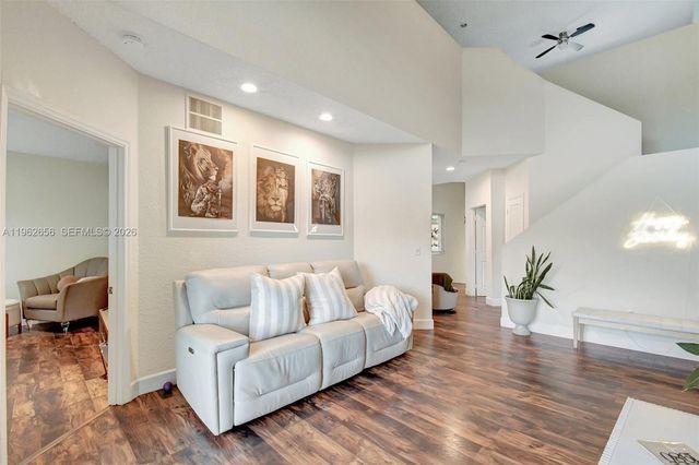 16339 Malibu Dr 22, Weston, FL 33326