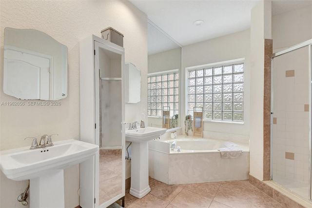 16339 Malibu Dr 22, Weston, FL 33326