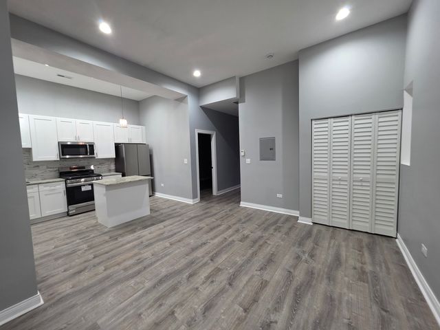 2800 S Saint Louis Avenue, Chicago, IL 60623