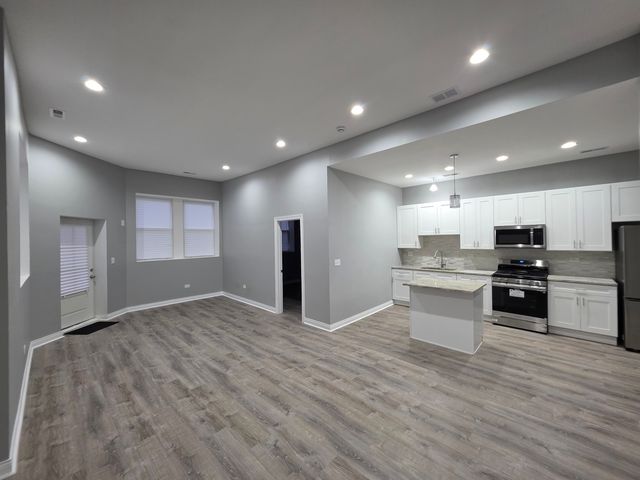 2800 S Saint Louis Avenue, Chicago, IL 60623