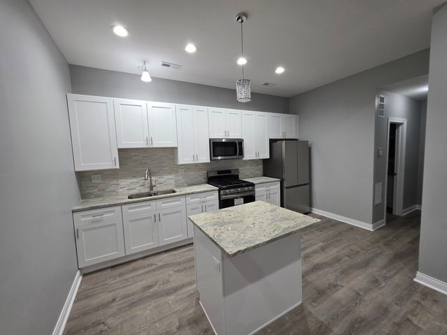 2800 S Saint Louis Avenue, Chicago, IL 60623