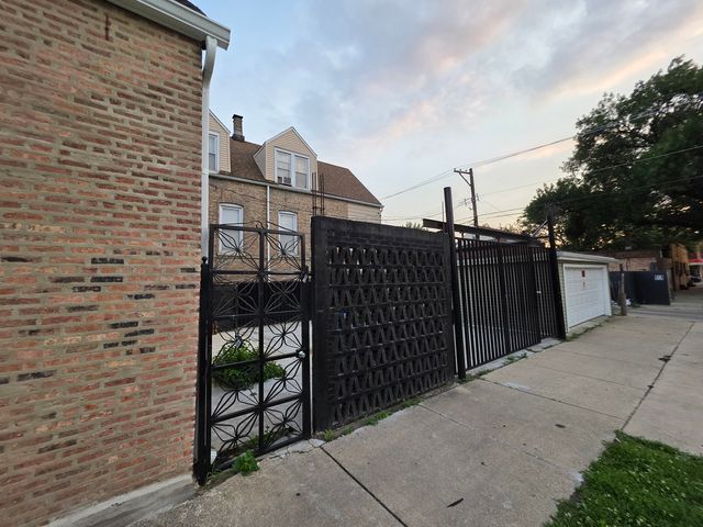 2800 S Saint Louis Avenue, Chicago, IL 60623