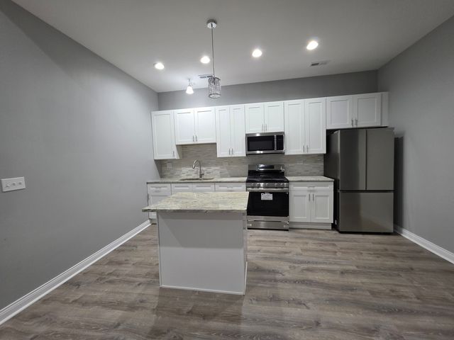 2800 S Saint Louis Avenue, Chicago, IL 60623
