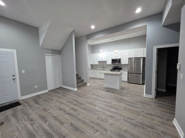 2800 S Saint Louis Avenue, Chicago, IL 60623