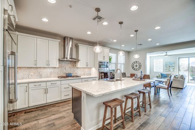 2353 W GLORIA Lane, Phoenix, AZ 85085