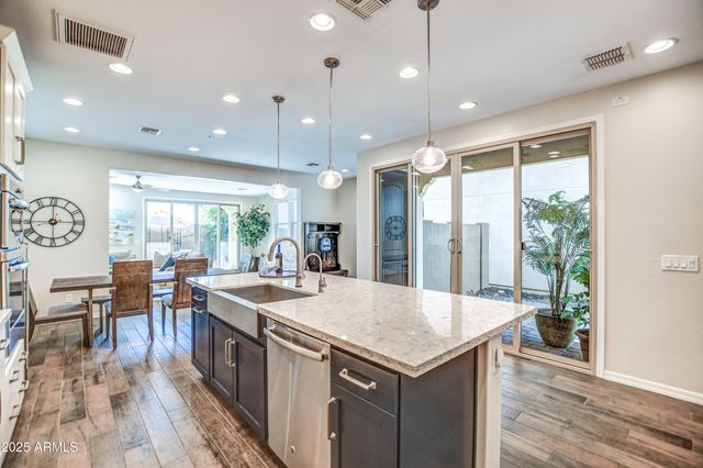 2353 W GLORIA Lane, Phoenix, AZ 85085