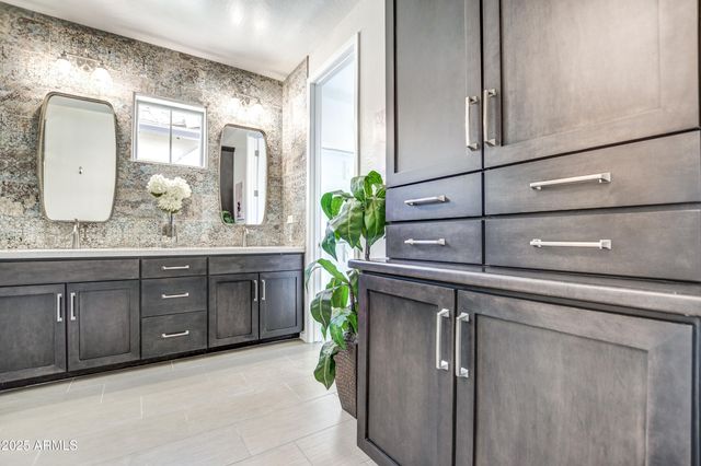 2353 W GLORIA Lane, Phoenix, AZ 85085