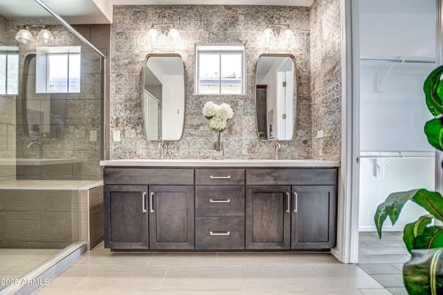 2353 W GLORIA Lane, Phoenix, AZ 85085