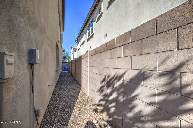 2353 W GLORIA Lane, Phoenix, AZ 85085