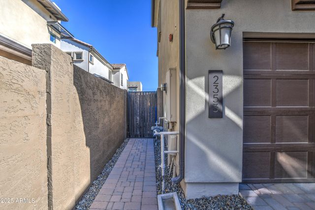 2353 W GLORIA Lane, Phoenix, AZ 85085