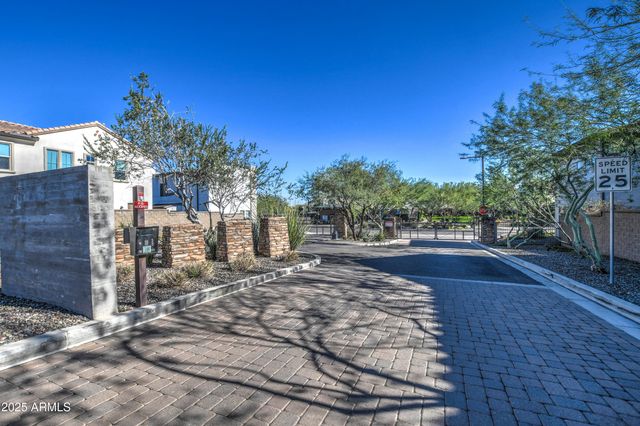 2353 W GLORIA Lane, Phoenix, AZ 85085