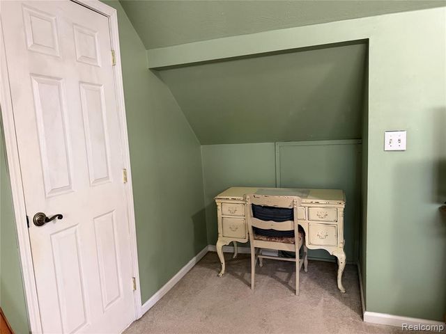 34503 Chestnut Street, Wayne, MI 48184
