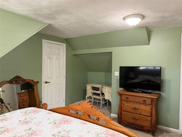 34503 Chestnut Street, Wayne, MI 48184