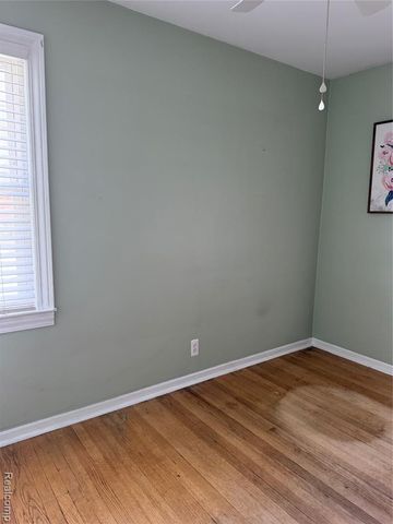 34503 Chestnut Street, Wayne, MI 48184