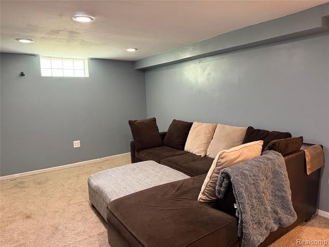 34503 Chestnut Street, Wayne, MI 48184