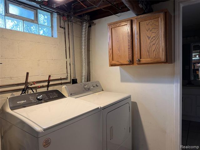 34503 Chestnut Street, Wayne, MI 48184
