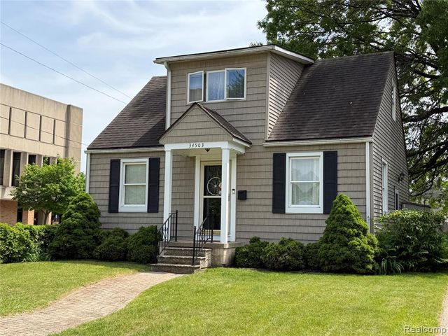 34503 Chestnut Street, Wayne, MI 48184