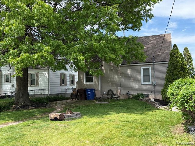 34503 Chestnut Street, Wayne, MI 48184