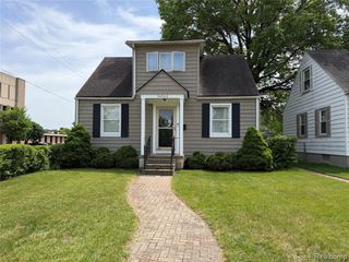34503 Chestnut Street, Wayne, MI 48184