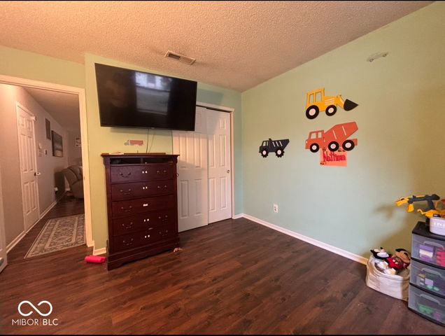 6649 Earlswood Drive, Indianapolis, IN 46217