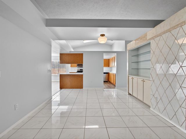 566 SE Damask Avenue, Port St Lucie, FL 34983