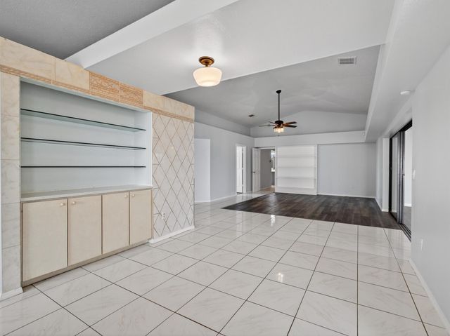 566 SE Damask Avenue, Port St Lucie, FL 34983