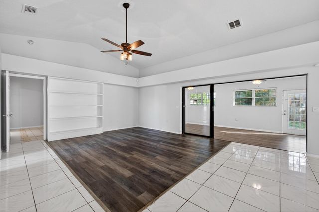 566 SE Damask Avenue, Port St Lucie, FL 34983