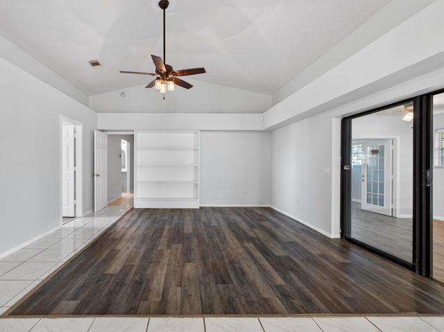 566 SE Damask Avenue, Port St Lucie, FL 34983