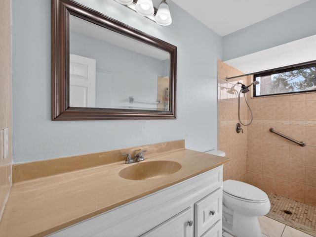 566 SE Damask Avenue, Port St Lucie, FL 34983