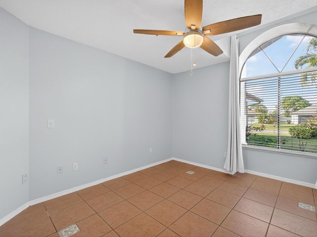 566 SE Damask Avenue, Port St Lucie, FL 34983