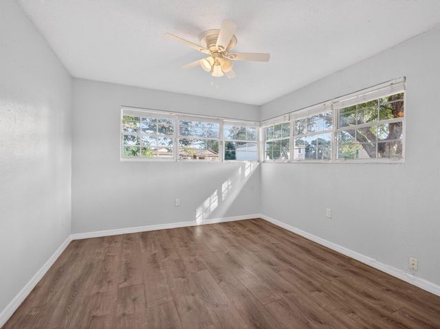 566 SE Damask Avenue, Port St Lucie, FL 34983