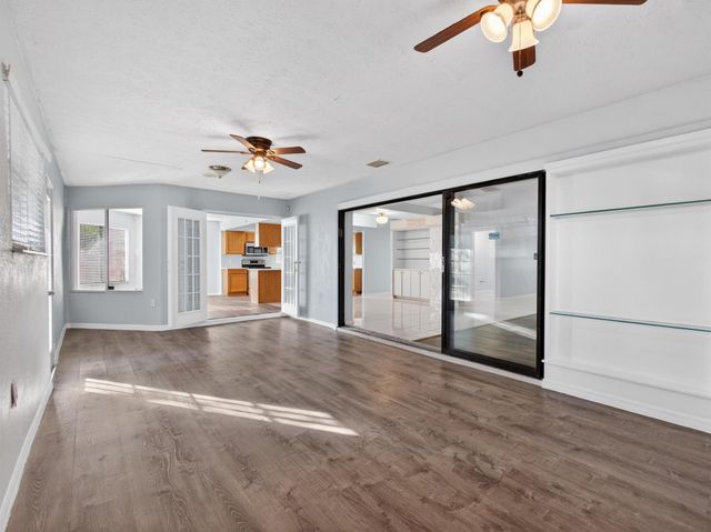 566 SE Damask Avenue, Port St Lucie, FL 34983