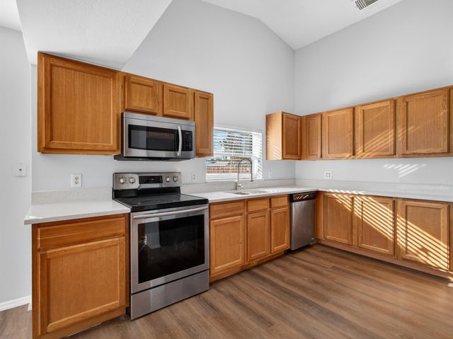 566 SE Damask Avenue, Port St Lucie, FL 34983