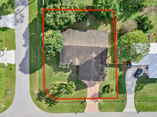 566 SE Damask Avenue, Port St Lucie, FL 34983