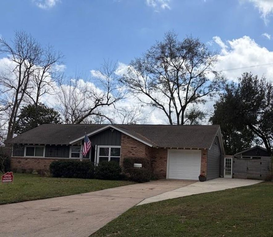 4015 Gardendale Drive, Houston, TX 77092