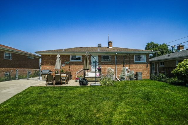 7005 W Sunnyside Avenue, Norridge, IL 60706