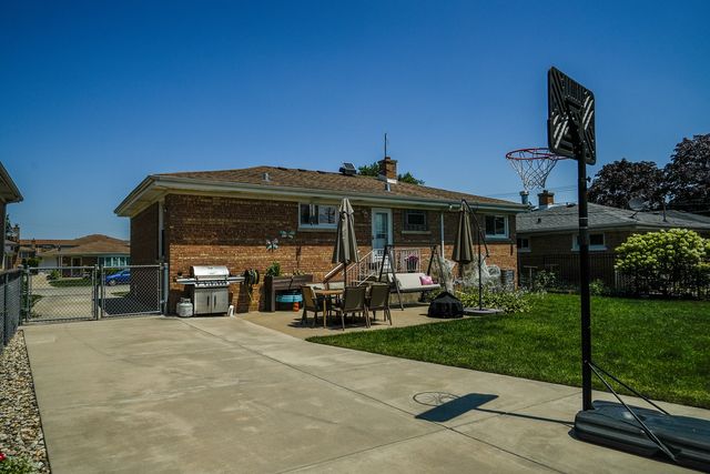 7005 W Sunnyside Avenue, Norridge, IL 60706