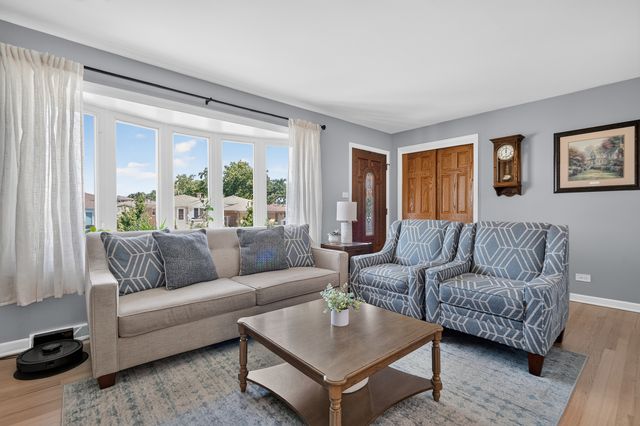 7005 W Sunnyside Avenue, Norridge, IL 60706