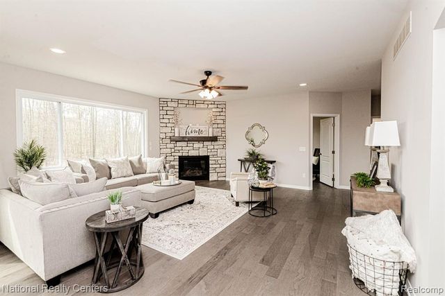 53234 Woodland Meadows, Chesterfield, MI 48047