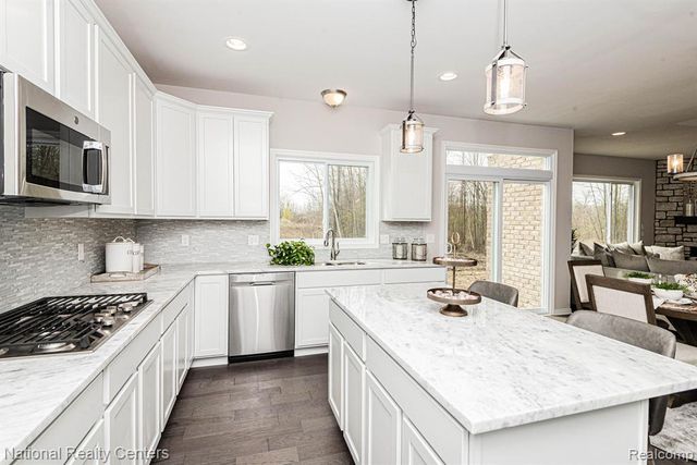 53234 Woodland Meadows, Chesterfield, MI 48047