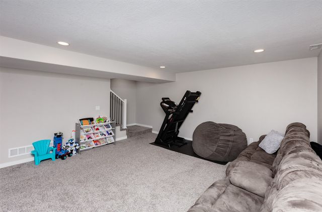 616 Prairie View Drive, Huxley, IA 50124