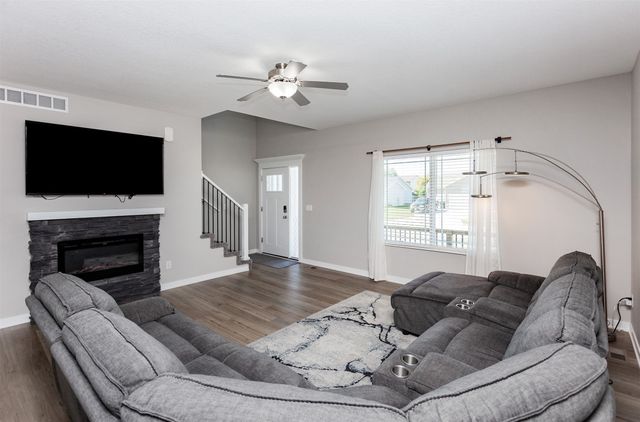 616 Prairie View Drive, Huxley, IA 50124